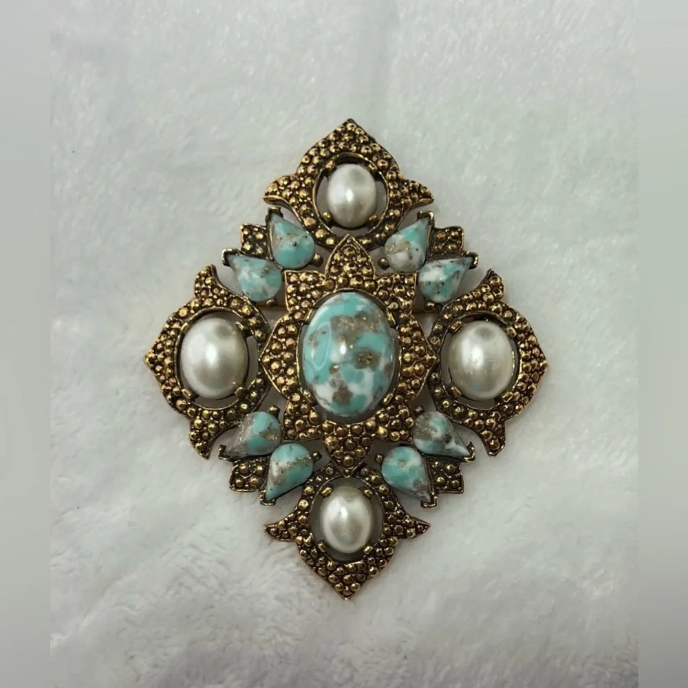 Vintage Sarah Coventry Remembrance Goldtone Faux Turquoise and Pearl Brooch